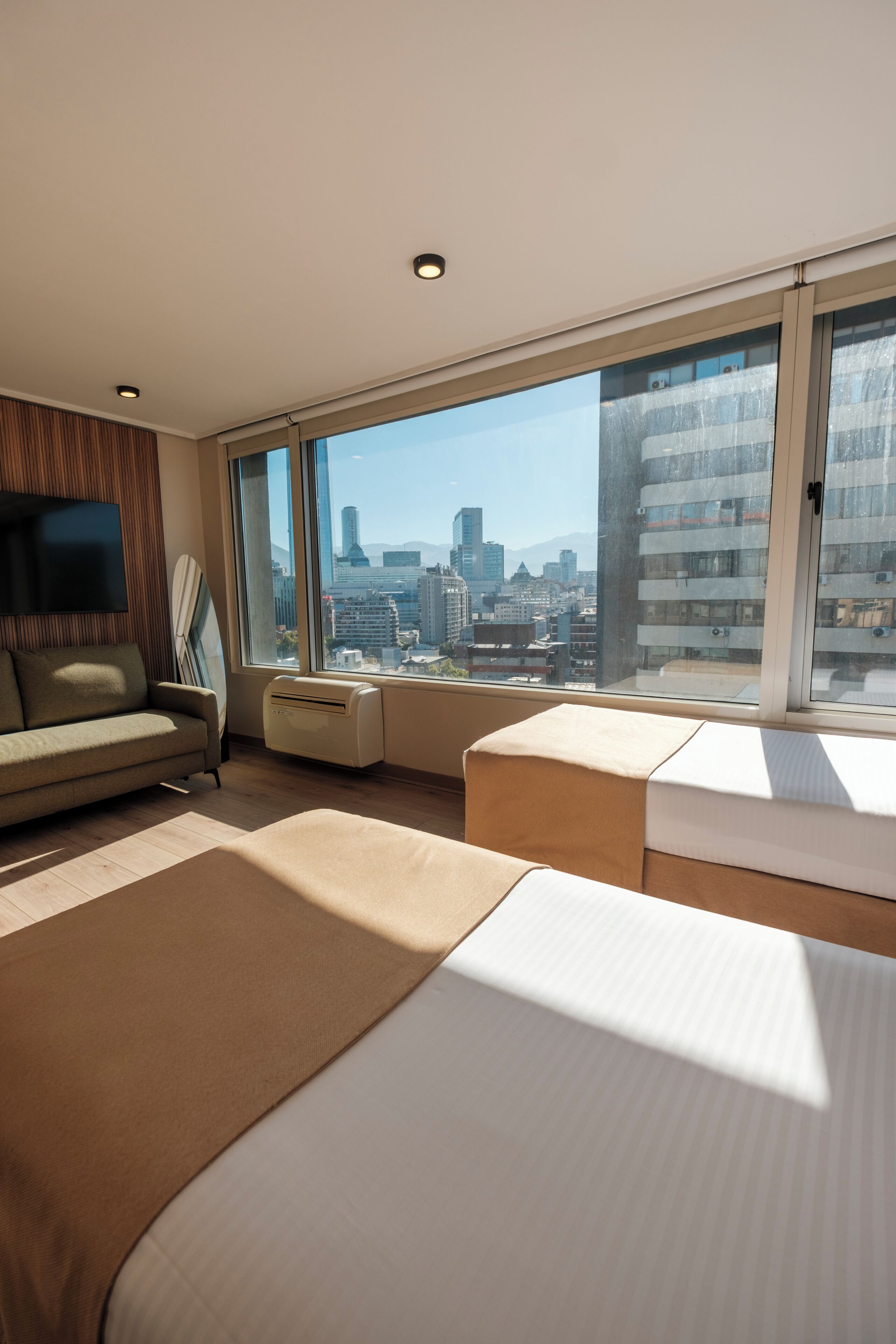 エグゼクティブ トリプルルーム ベッド (複数台) | 高級寝具、ミニバー、セーフティボックス (室内)、デスク