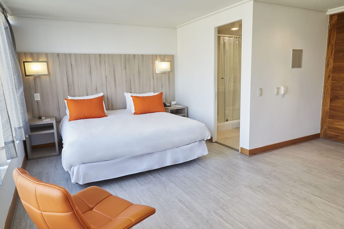 Premium bedding, minibar, in-room safe, desk