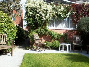 Bungalow (The Annex) | Terras