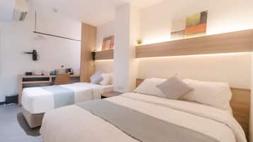 Caja de seguridad en la habitación y escritorio