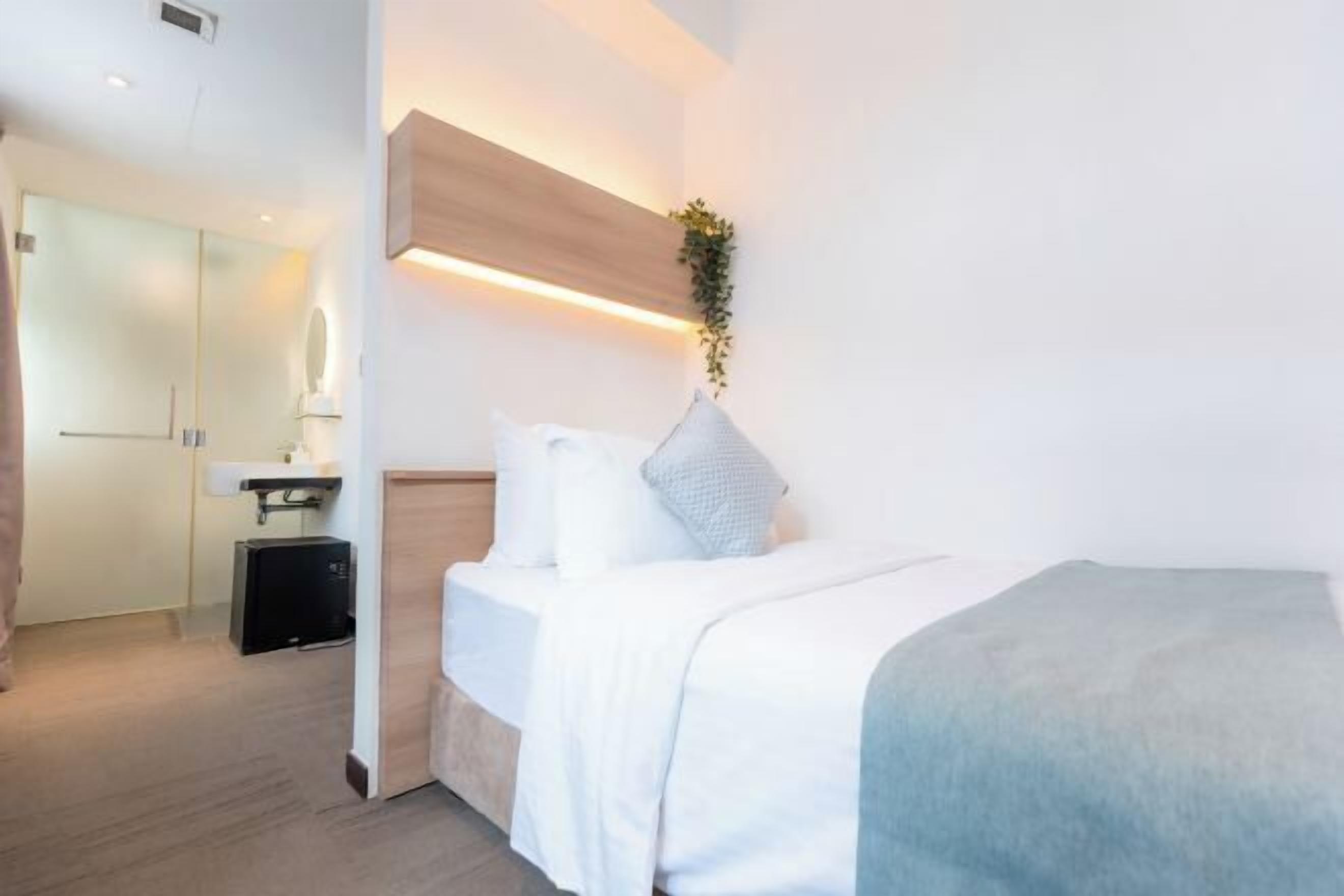 セーフティボックス (室内)、デスク、アイロン / アイロン台、WiFi (無料)