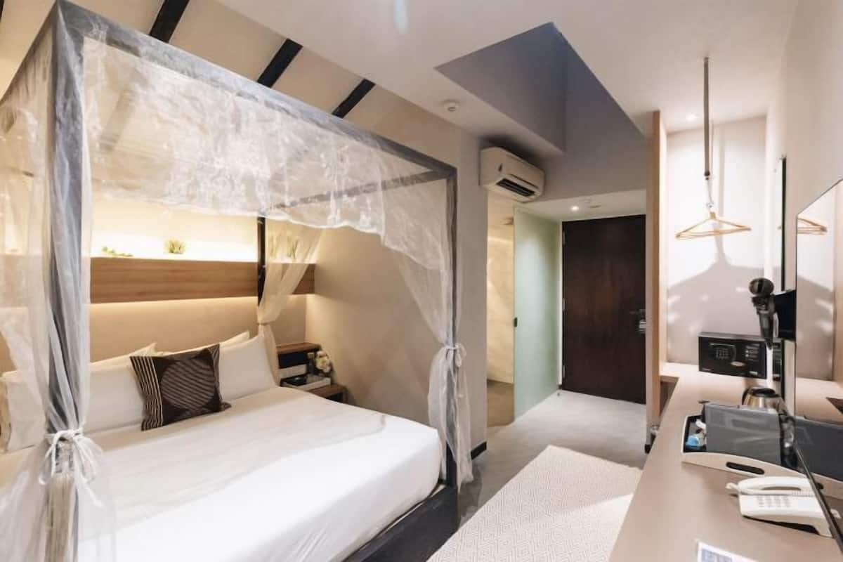 In-room safe, desk, iron/ironing board, free WiFi