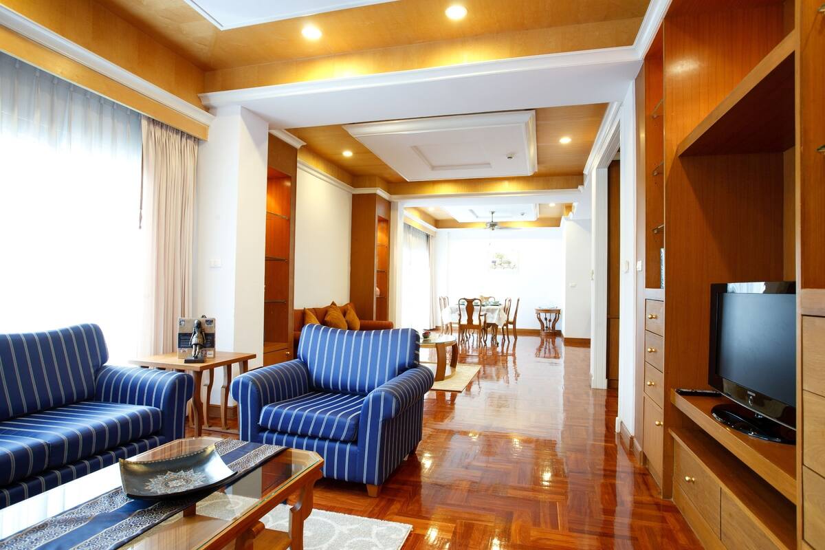 3-Bedroom Family Suite | 客廳 | 電視、DVD 播放機