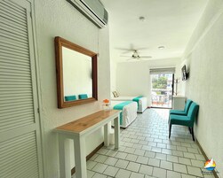 Standard with 2 Double Beds | Wifi gratis y ropa de cama