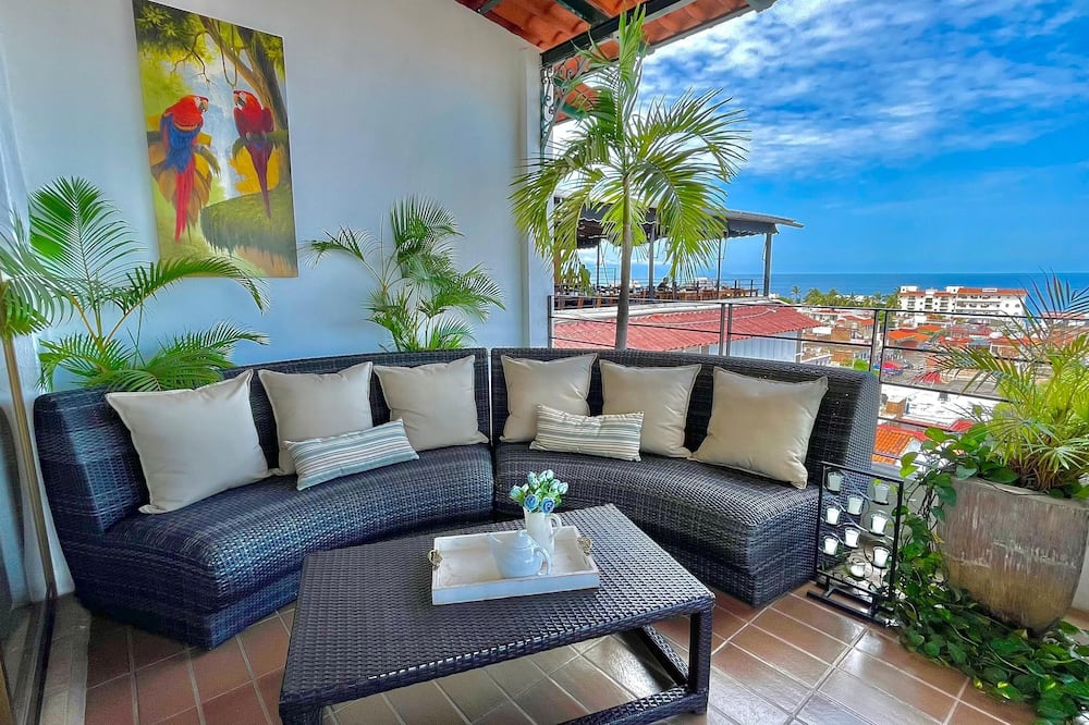 Paloma Del Mar