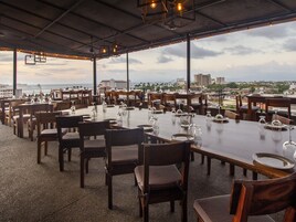 3 restaurantes; se sirve desayuno, almuerzo y cena; cocina italiana