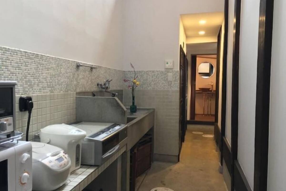 Cuisine privée | Réfrigérateur, micro-ondes, plaque de cuisson, cuiseur de riz