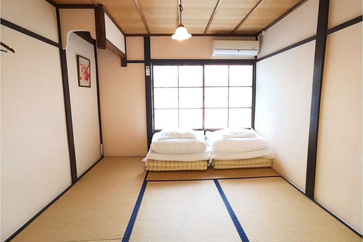 3 habitaciones, tabla de planchar con plancha y wifi gratis