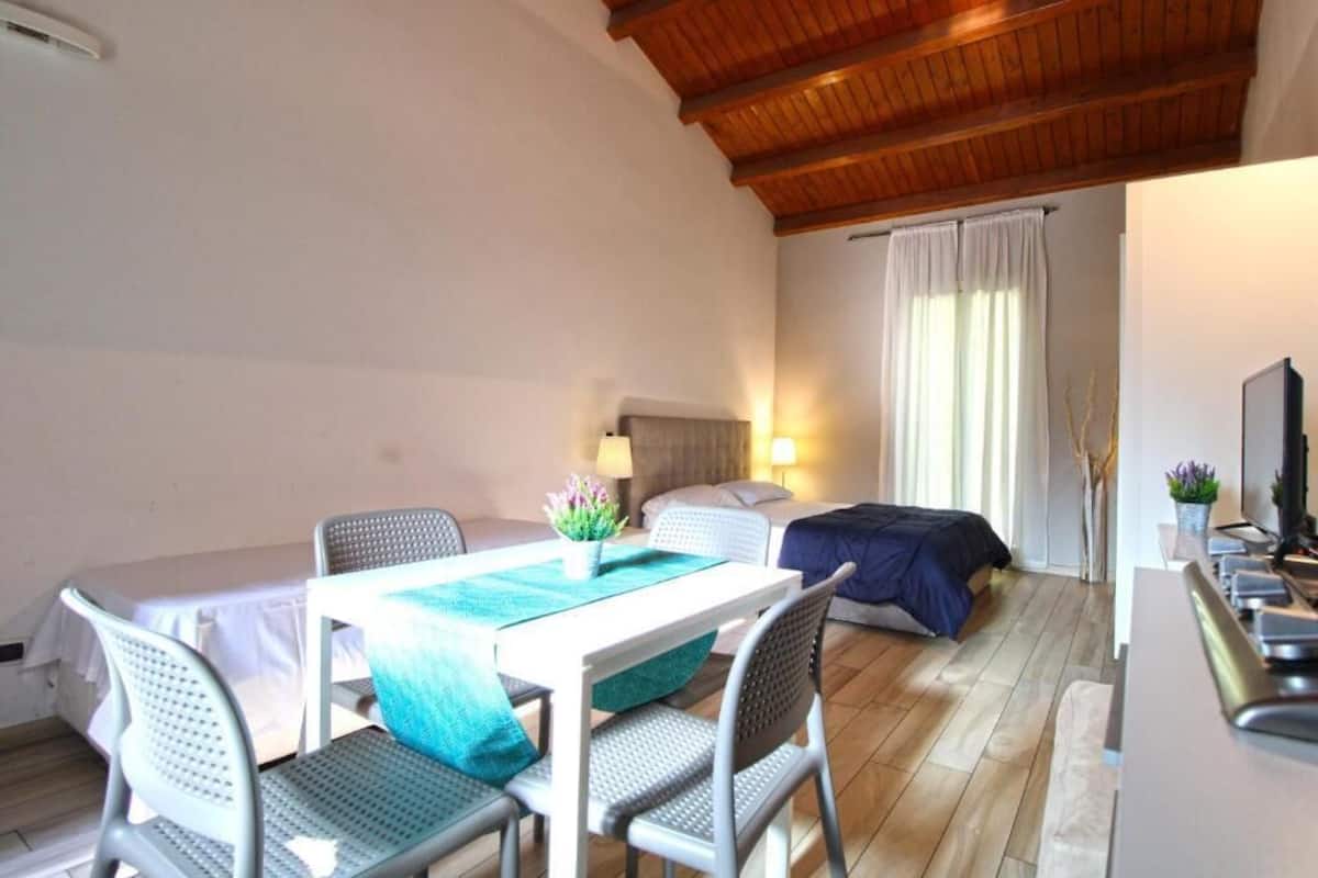 Familjestudio (G) | Italienska Frette-lakan, duntäcken, minibar och mörkläggningsgardiner