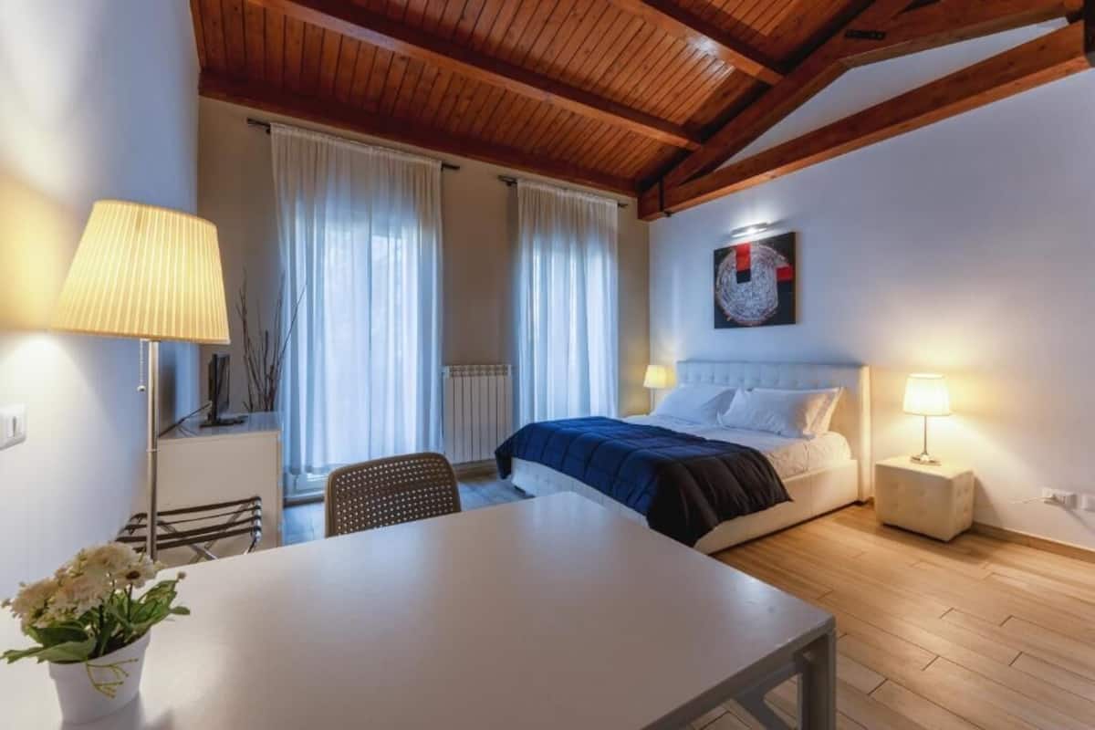 Familjestudio (F) | Italienska Frette-lakan, duntäcken, minibar och mörkläggningsgardiner