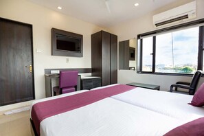 Phòng Executive | Minibar, bàn ủi/dụng cụ ủi quần áo 