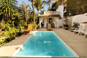 Outdoor pool, open 10:00 AM to 10:00 PM, sun loungers - Rede Reserva Bromélias (Angra dos Reis)