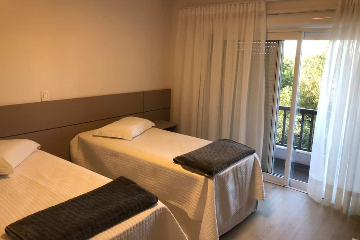 高級雙床房 | 免費無線上網、床單