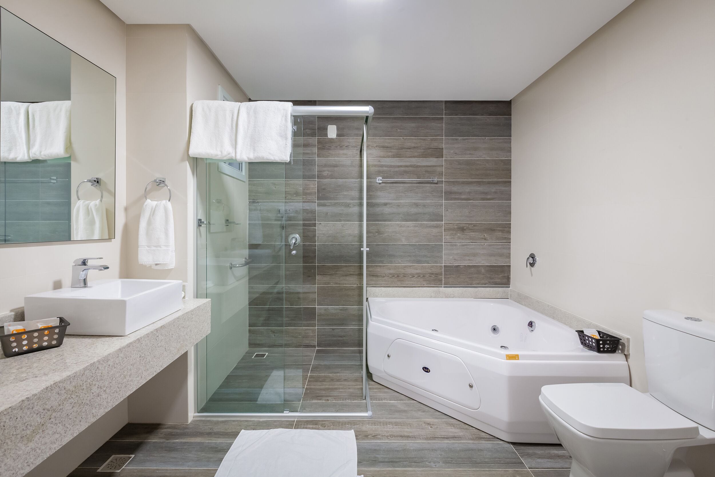 standard studio suite | bathroom | hair dryer, towels