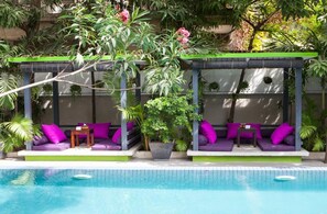 Bar à beira da piscina