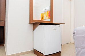 Tweepersoonskamer, voor 1 persoon, 1 kingsize bed | 1 slaapkamer, een minibar, individueel gemeubileerd, een bureau