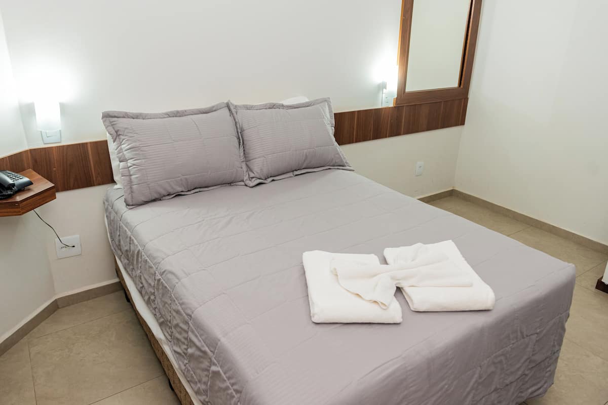 Phòng đôi | 1 phòng ngủ, minibar, trang bị nội thất với thiết kế riêng biệt, bàn