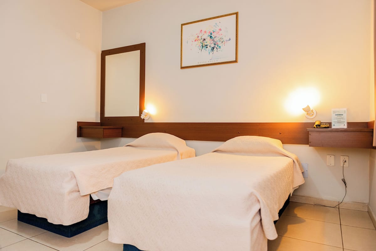 Phòng 2 giường đơn Tiêu chuẩn, 2 giường đơn | 1 phòng ngủ, minibar, trang bị nội thất với thiết kế riêng biệt, bàn