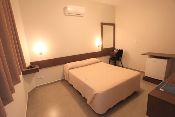 Dubbelrum | 1 sovrum, minibar, unika möbler och skrivbord