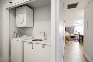 Deluxe One Bedroom Apartment | Laundry