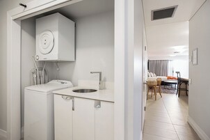 Deluxe One Bedroom Apartment | Laundry