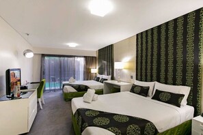 Executive Twin | Premium bedding, pillow-top beds, individually decorated, desk