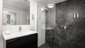 Executive King and Single with View | Bathroom | Eco-friendly toiletries, hair dryer, towels, soap