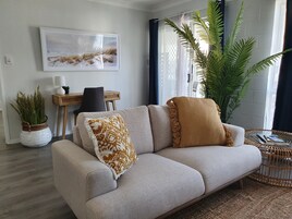 Apartment Greenside on Ruthven - One Bedroom Apartment | Living area | 55-inch flat-screen TV with satellite channels, TV, streaming services