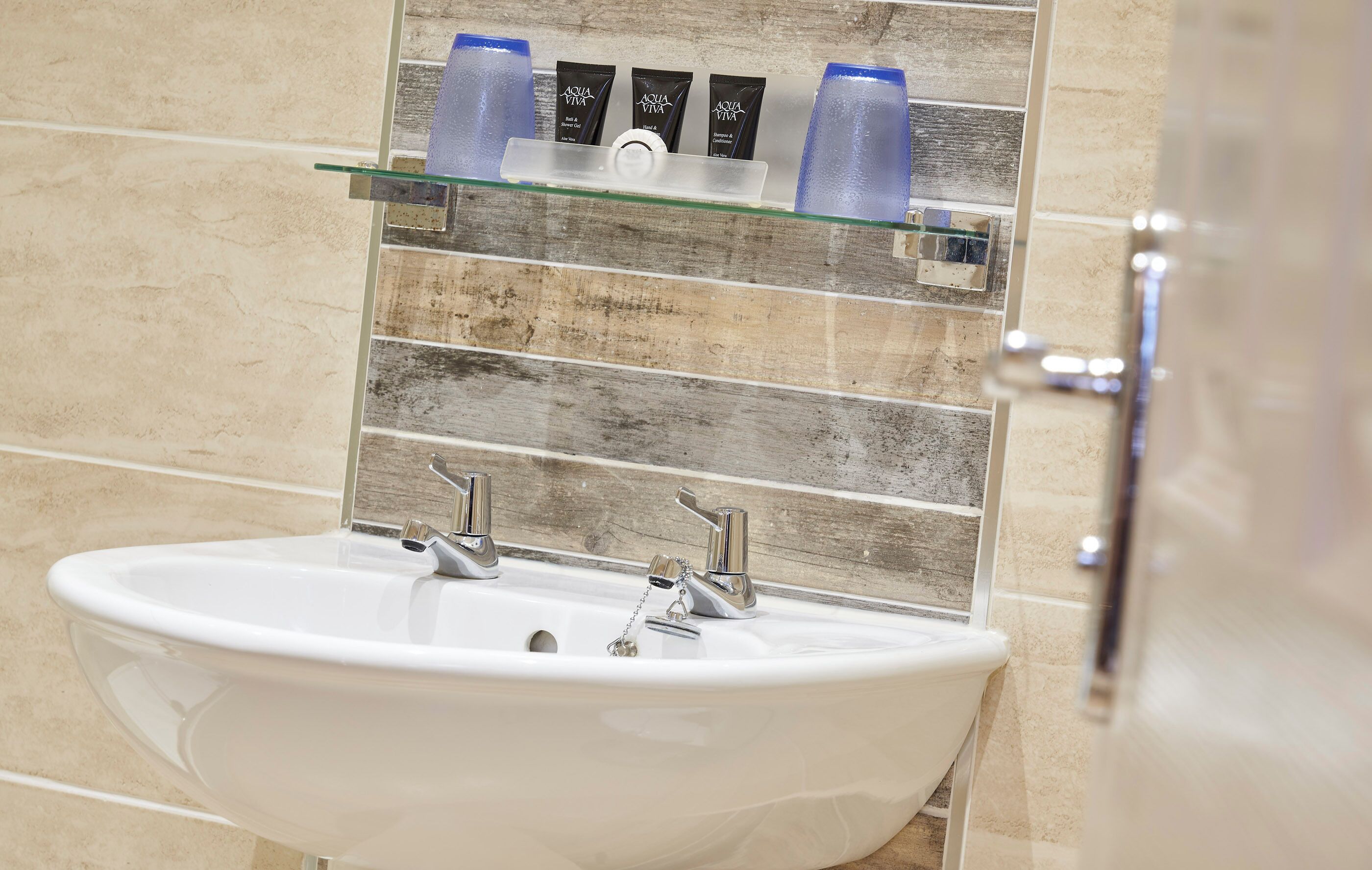 combined shower/bathtub, free toiletries, hair dryer, towels