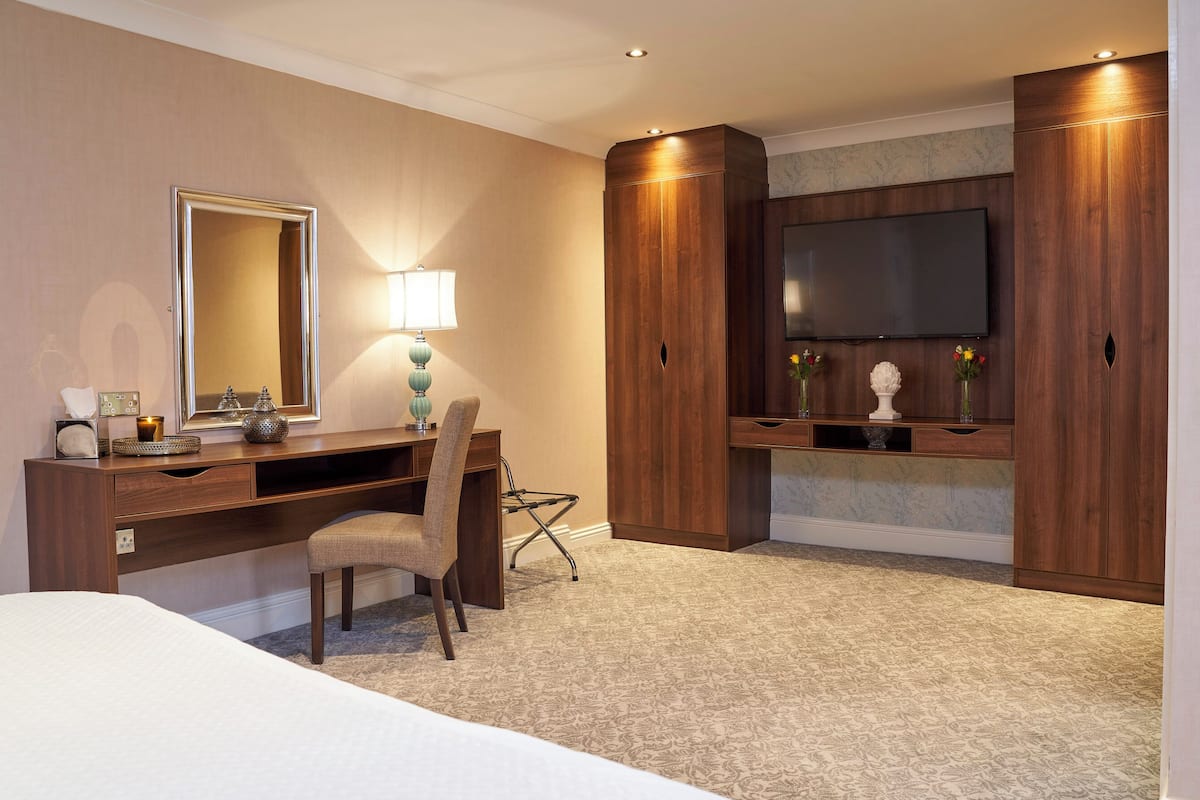 deluxe studio, pets allowed | egyptian cotton sheets, premium bedding, pillow-top beds