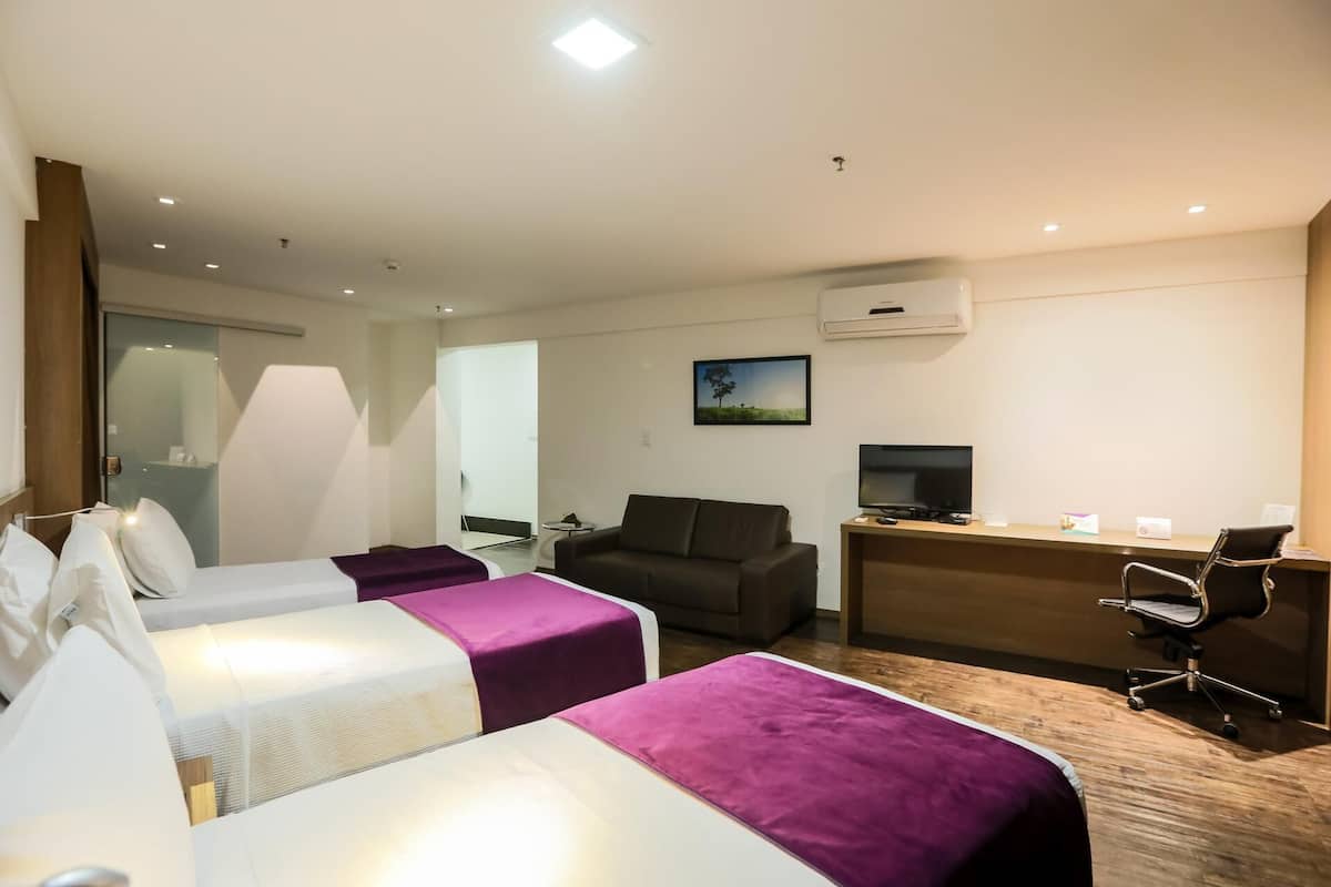 Hypo-allergenic bedding, minibar, free WiFi, bed sheets