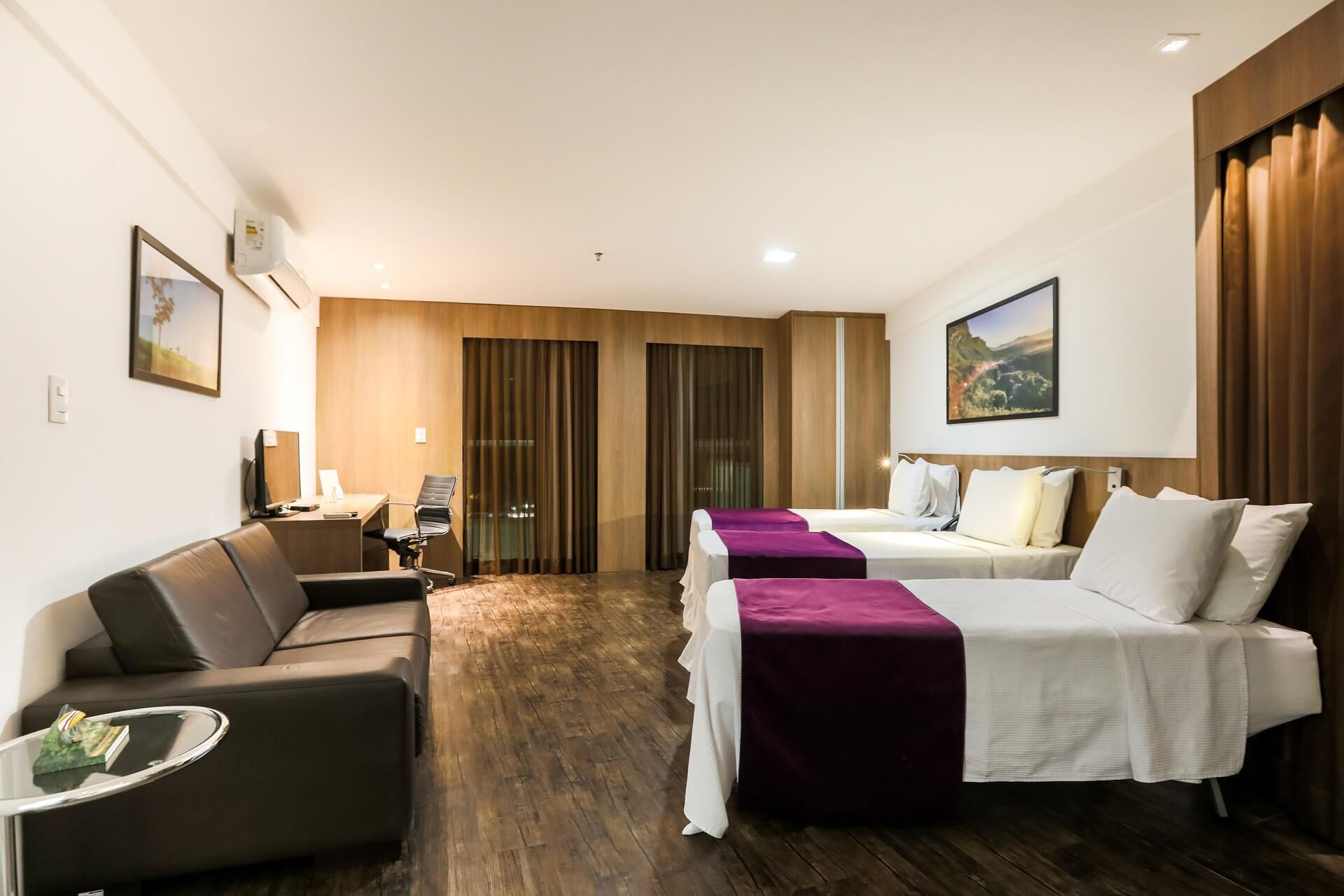 Ropa de cama hipoalergénica, minibar, wifi gratis y ropa de cama 