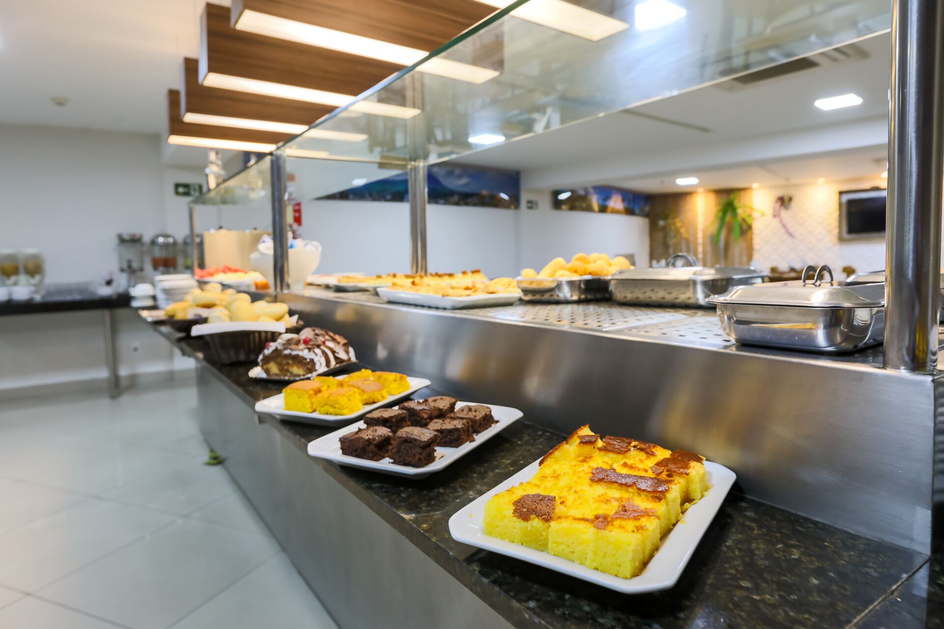 free buffet breakfast