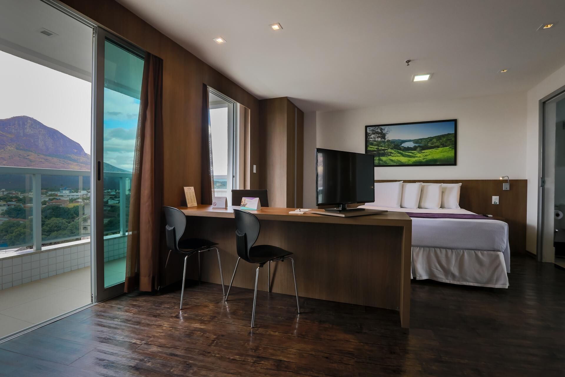 Ropa de cama hipoalergénica, minibar, wifi gratis y ropa de cama 