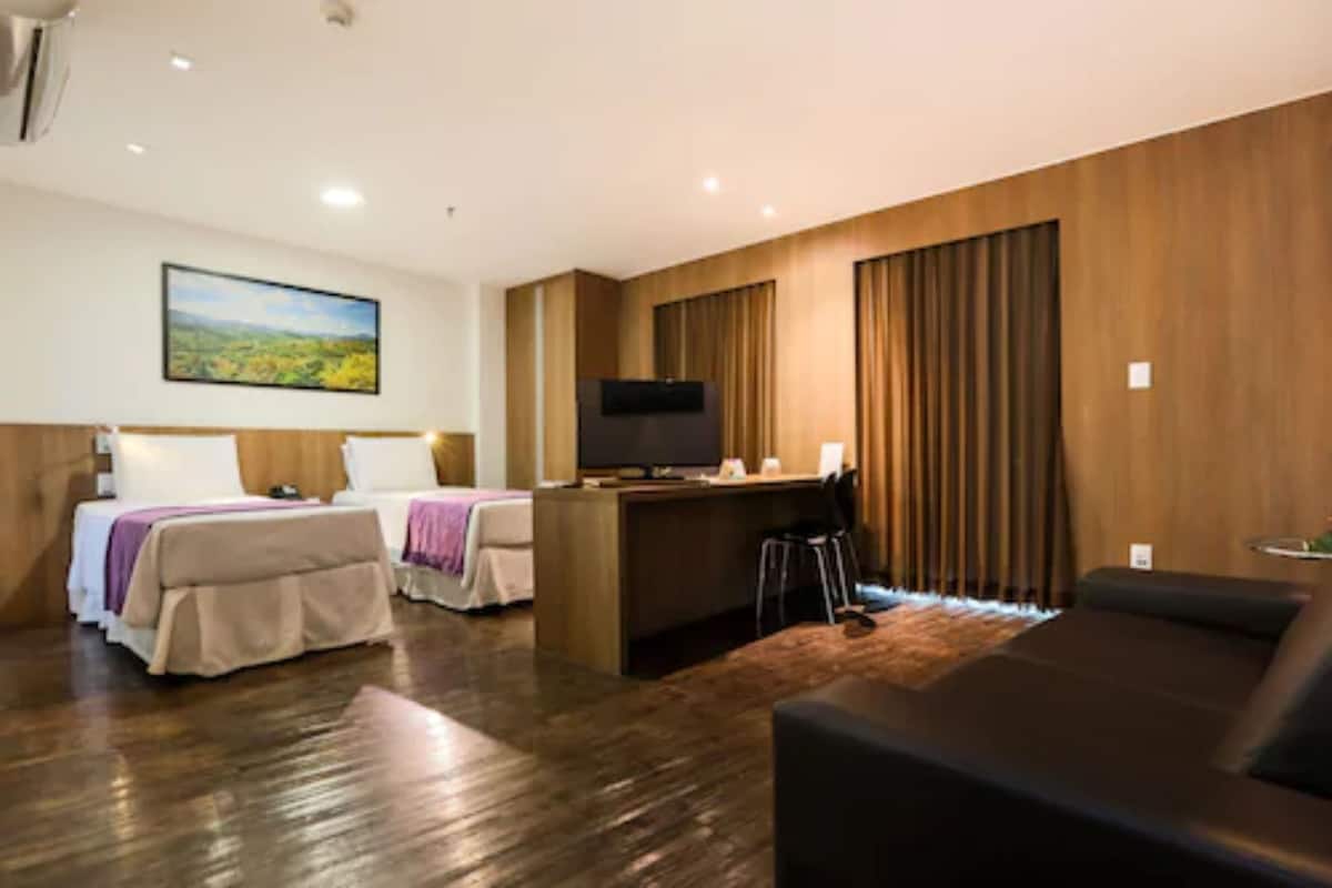 Hypo-allergenic bedding, minibar, free WiFi, bed sheets
