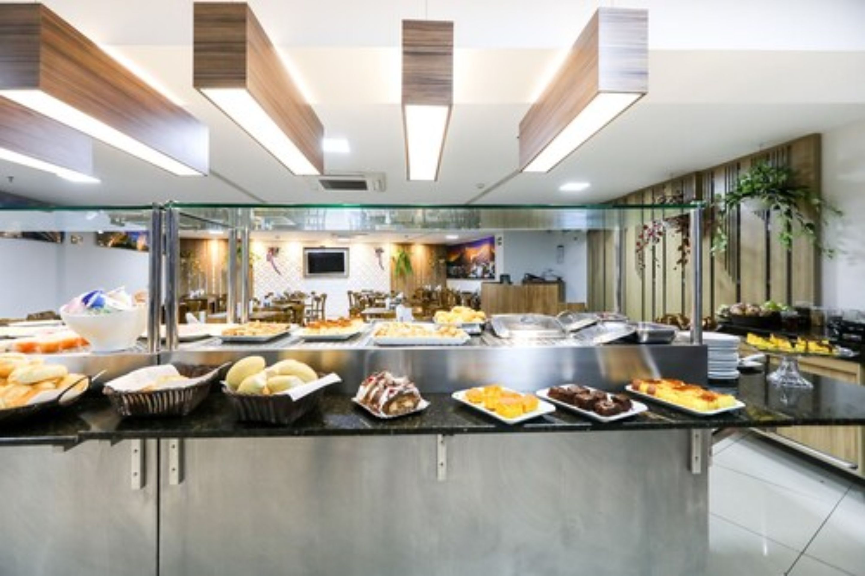 free buffet breakfast