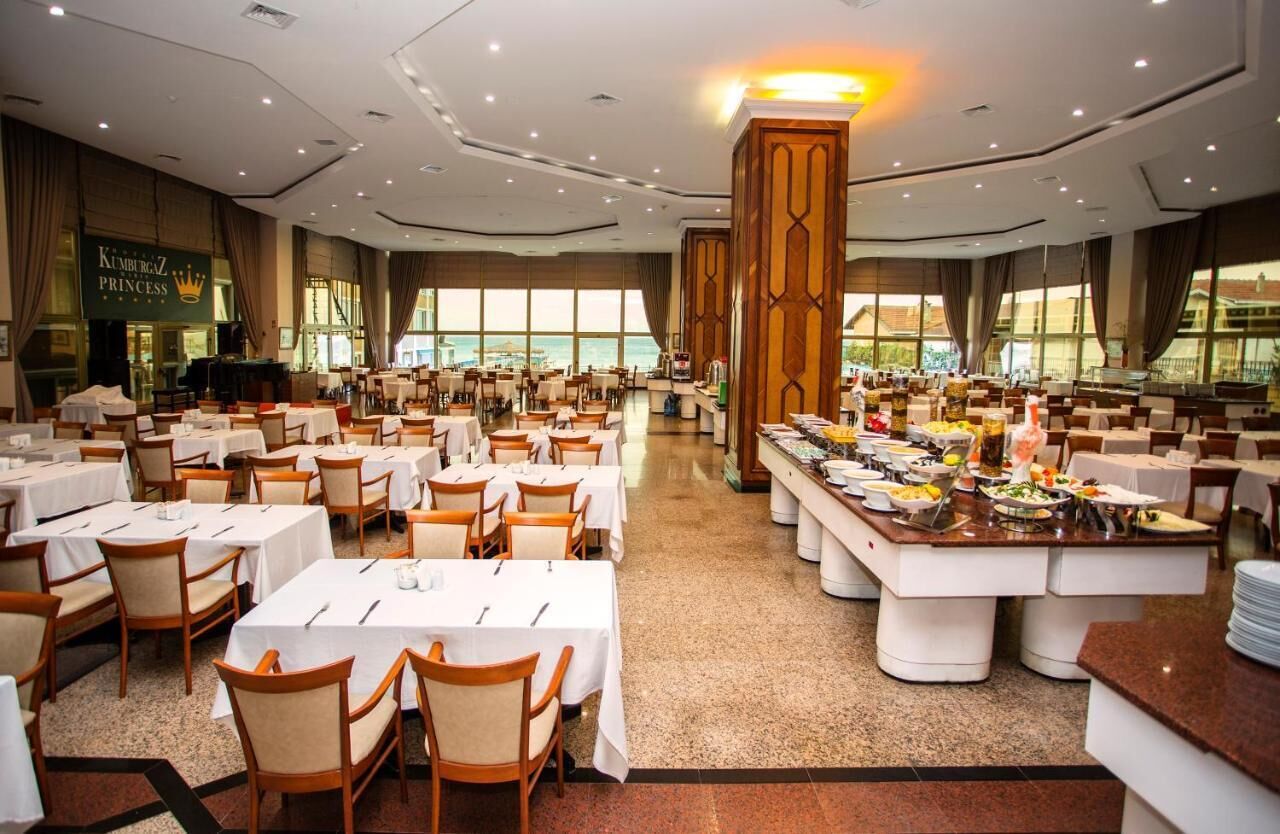 2 restaurants, breakfast, lunch, dinner served; international cuisine