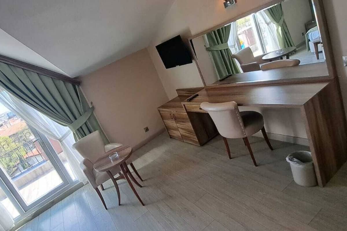 Deluxe Double Room with Balcony | Literie de qualité supérieure, minibar, coffres-forts dans les chambres