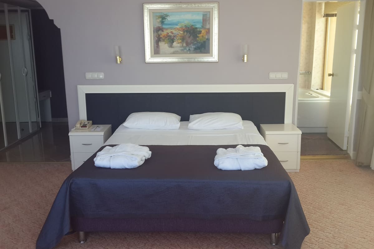 Luxe beddengoed, een minibar, een kluis op de kamer, gratis wifi