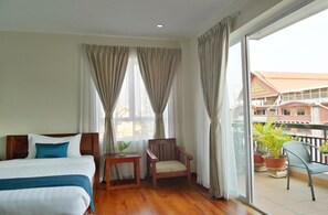 Premium bedding, down comforters, pillowtop beds, minibar - Best May Hotel (Phnom Penh)