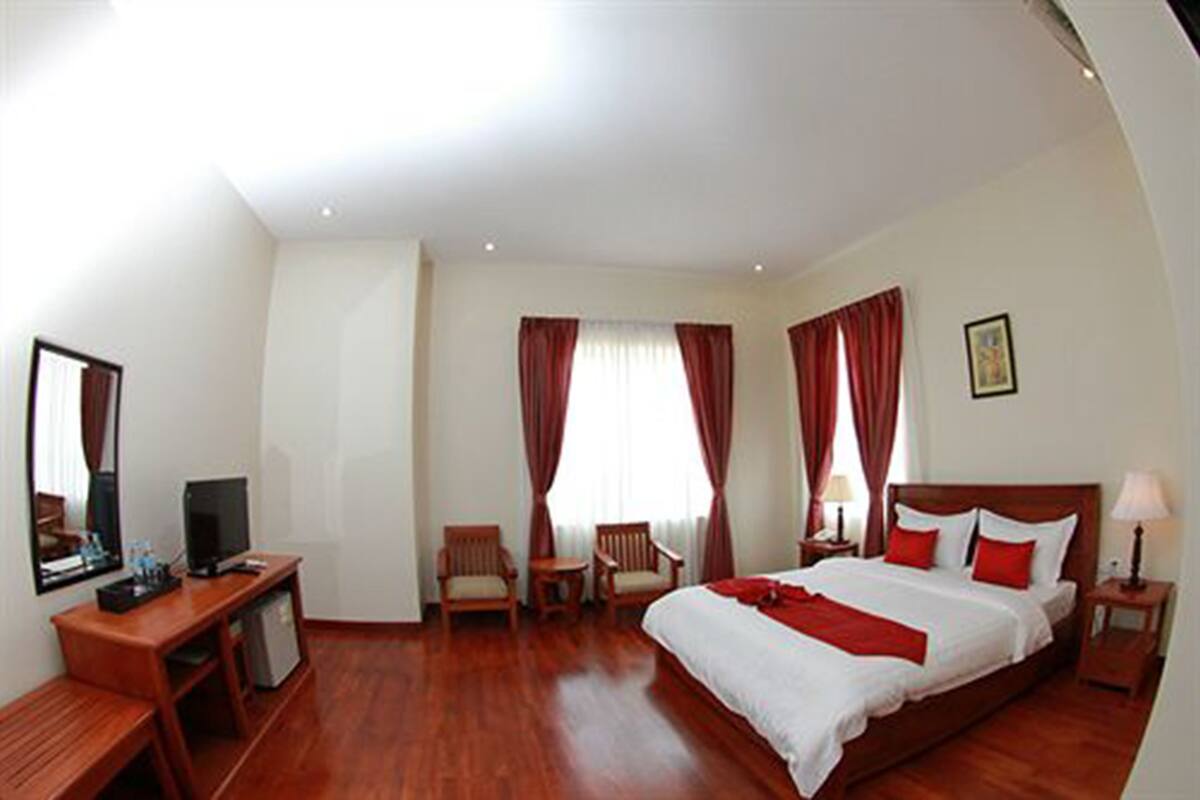 Premium bedding, down comforters, pillowtop beds, minibar