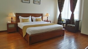 Premium bedding, down duvets, pillow-top beds, minibar - Best May Hotel (Phnom Penh)