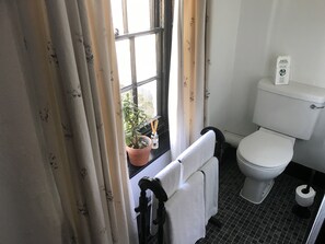 Chambre Double Standard, salle de bains attenante | Salle de bain