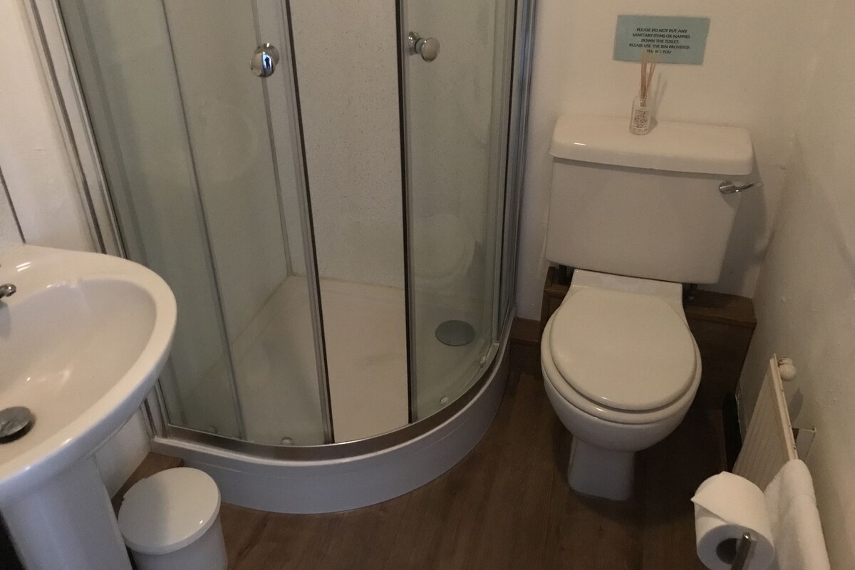 Standard Single Room, Ensuite | Bathroom
