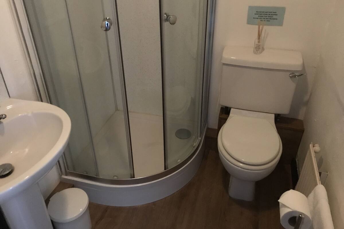 Chambre Simple Standard, salle de bains attenante | Salle de bain