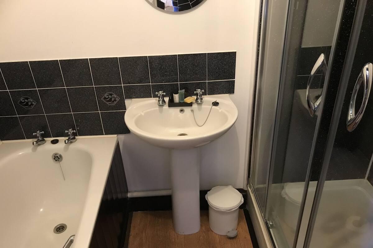 Suite Standard, salle de bains attenante | Salle de bain