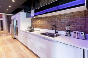 Creative Loft | Private kitchen | Full-size fridge, microwave, oven, stovetop