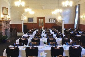 Café da manhã e jantar