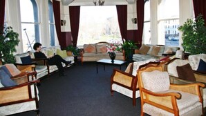 Lobby-lounge
