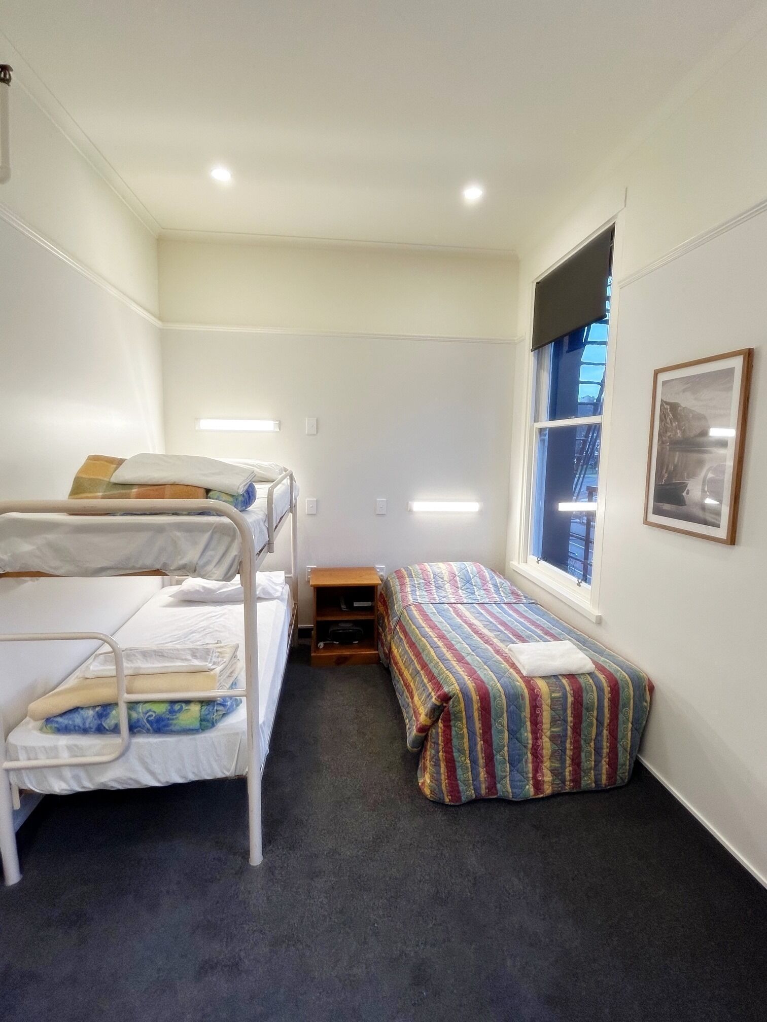Zimmer (Backpacker Private Triple - Bunk) | Kostenloses WLAN, Bettwäsche, Rollstuhlgeeignet
